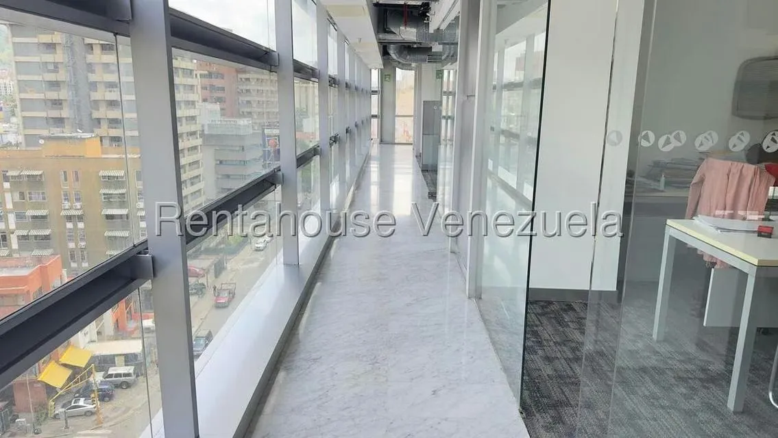 Local Comercial en Alquiler en Los Dos Caminos, Distrito Metropolitano - 24