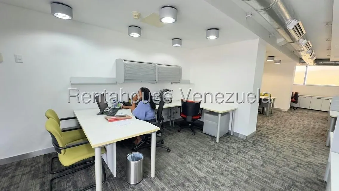 Local Comercial en Alquiler en Los Dos Caminos, Distrito Metropolitano - 8