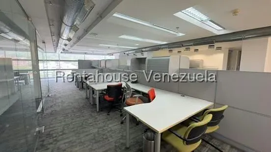 Local Comercial en Alquiler en Los Dos Caminos, Distrito Metropolitano - 10