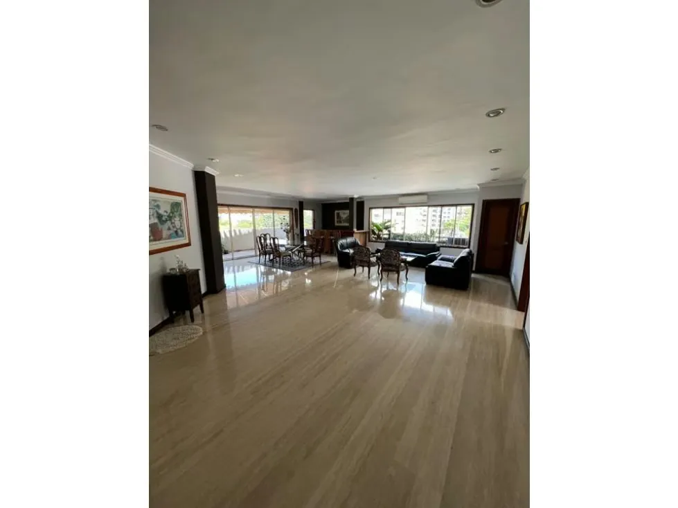 Se vende apartamento 324m2 Santa Eduvigis 6248