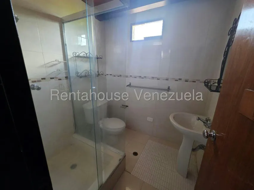 Casa (Duplex) en Alquiler en El Cafetal, Distrito Metropolitano - 13