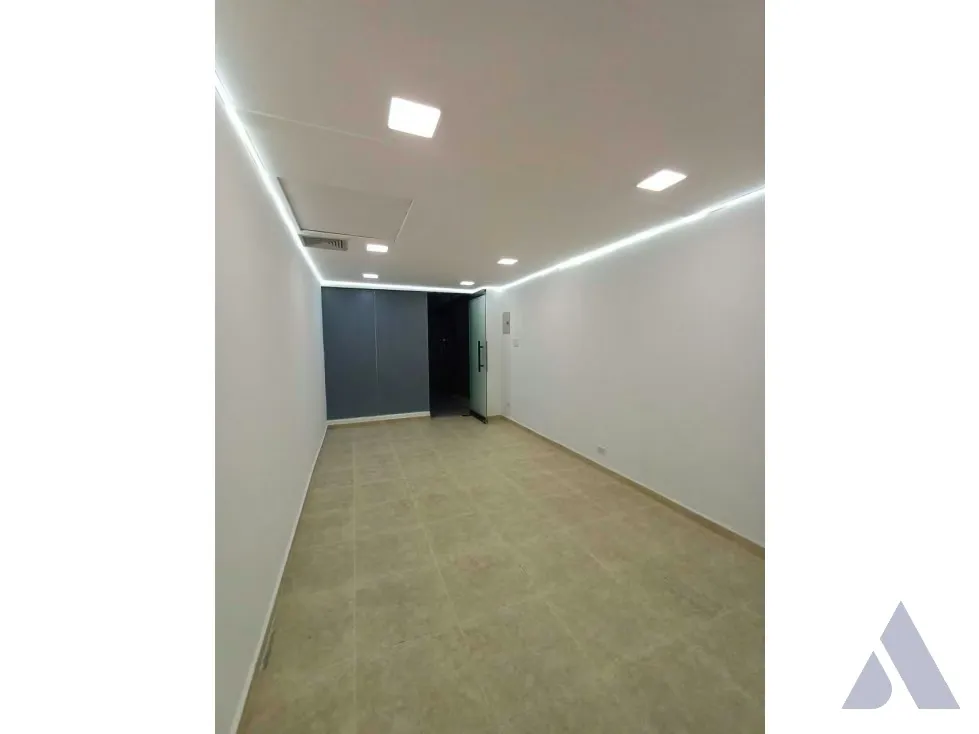 Se alquila local 34m2 Los Samanes 9858 - 13