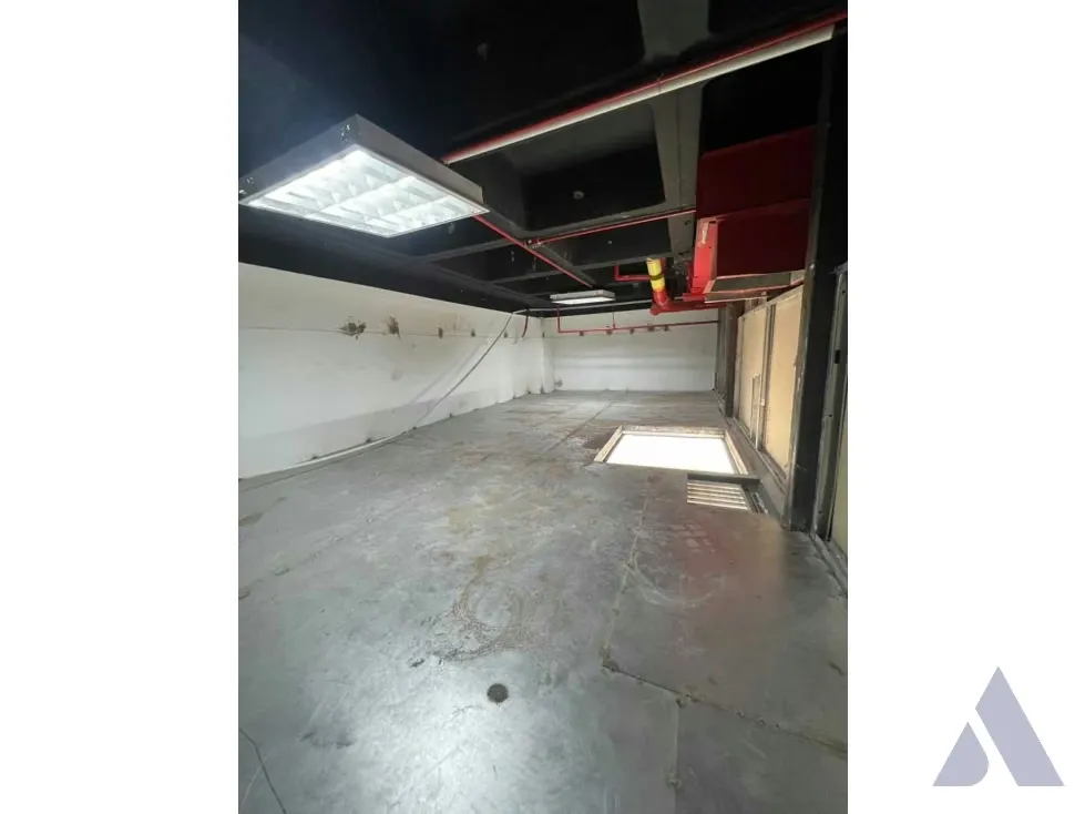 Se alquila local 34m2 Los Samanes 9858 - 22
