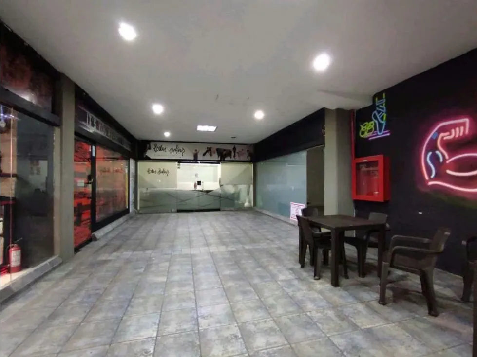 Se alquila local 34m2 Los Samanes 9858 - 7