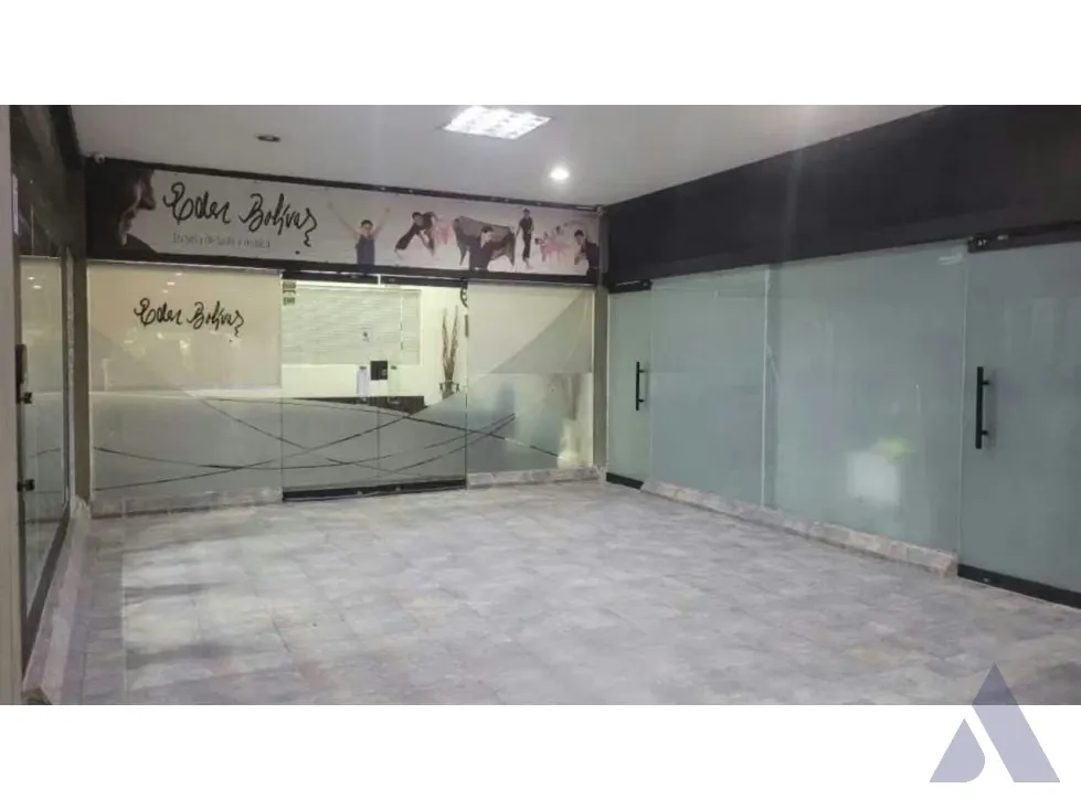 Se alquila local 34m2 Los Samanes 9858 - 8