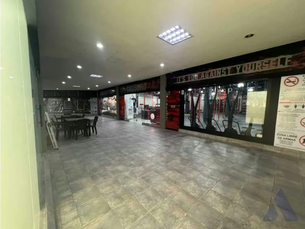 Se alquila local 34m2 Los Samanes 9858 - 9