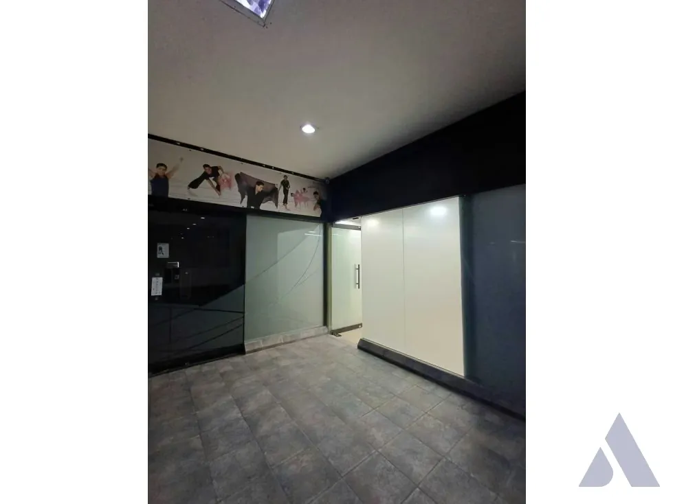 Se alquila local 34m2 Los Samanes 9858 - 10