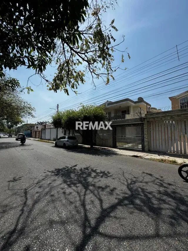 Casa Comercial en Alquiler Andrés Bello