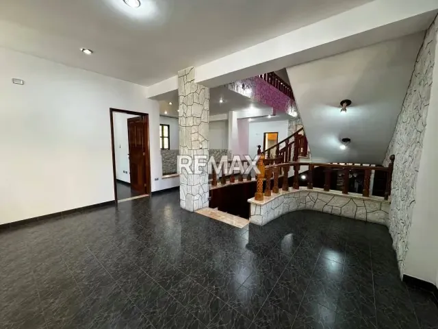 Casa Comercial en Alquiler Andrés Bello - 3