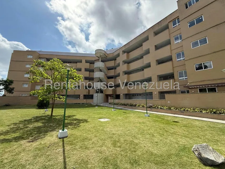 Apartamento (1 Nivel) en Venta en La Lagunita Country Club, Distrito Metropolitano - 2