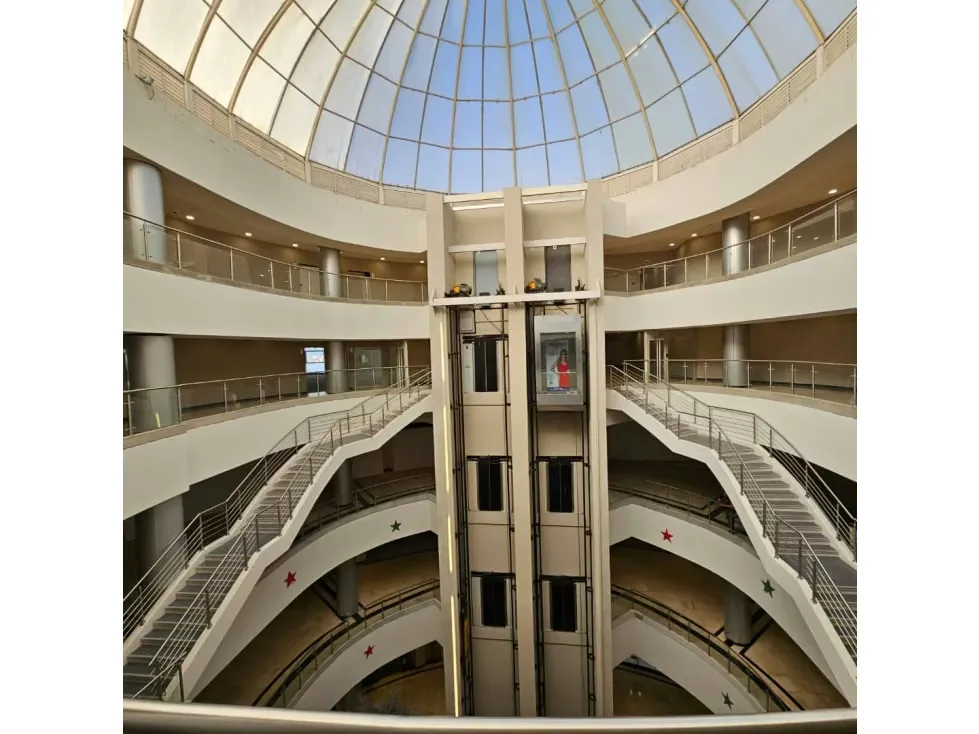 Se Alquila Oficinas desde 50m² a 300m² Cerro Verde - 9