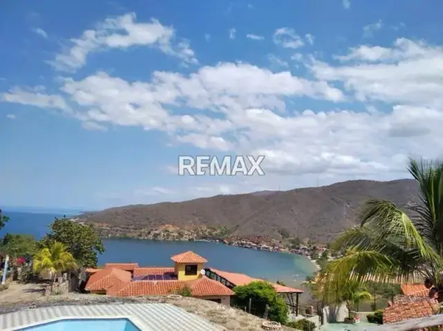 Venta Casa Conjunto Residencial Contry Club Altos de Quetepe, Estado Sucre