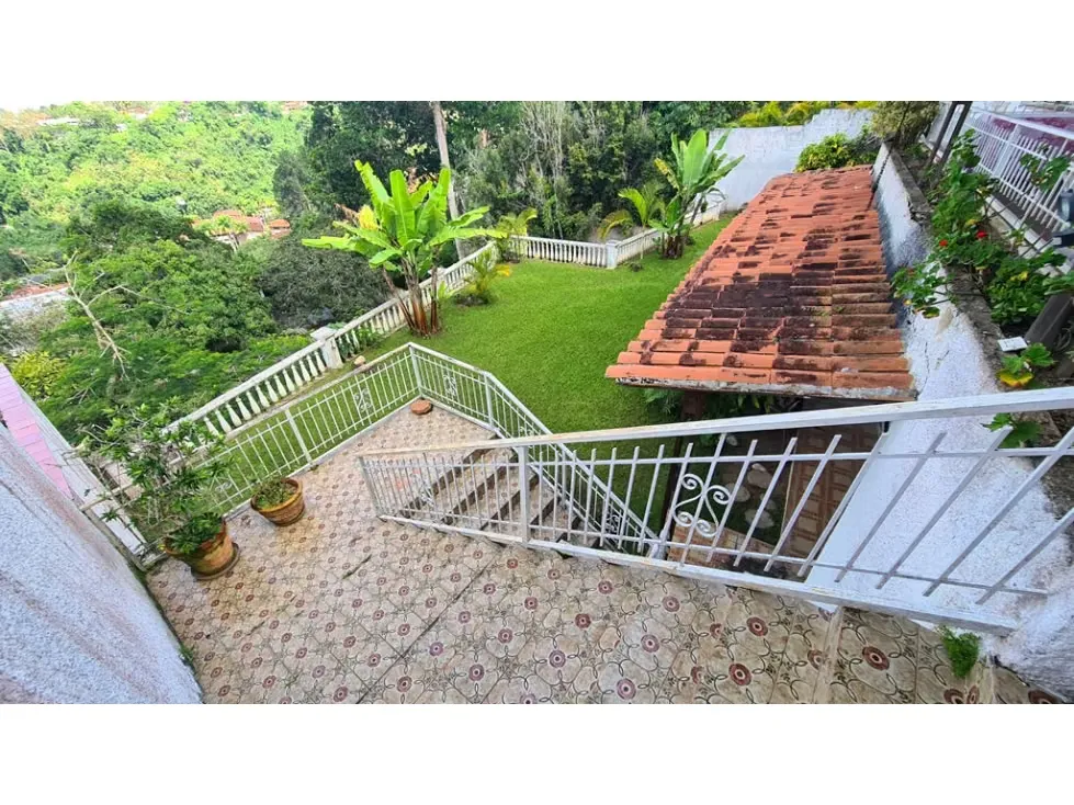 En Venta Casa en La Lagunita, El Hatillo - Caracas - 25
