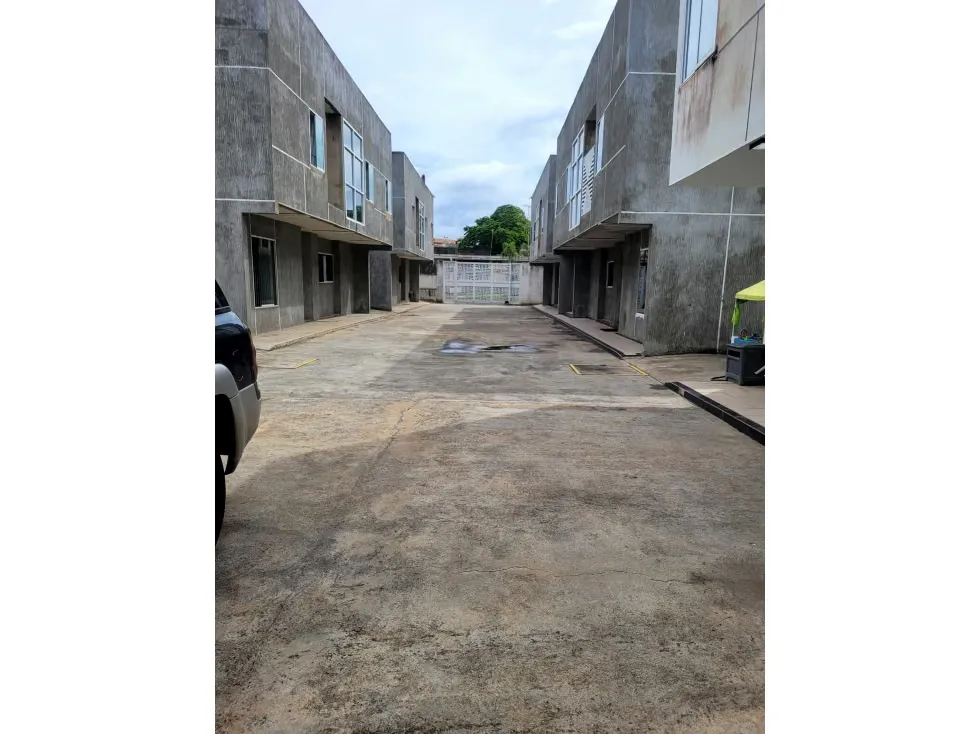 Vendo casas 600m2 20h/20b/20p Puerto Ordaz 7556