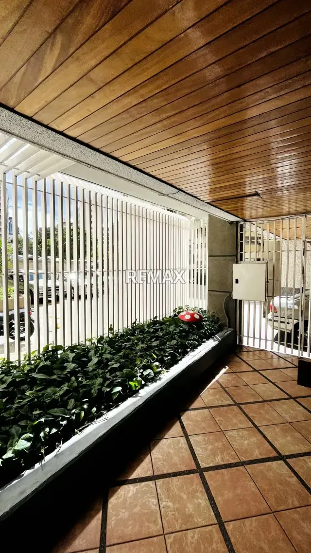 SE VENDE APARTAMENTO EN LA AVENIDA LIBERTADOR - 8