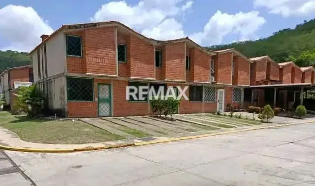 SE VENDE TOWN HOUSE EN VALLE DE CHARA, CHARALLAVE