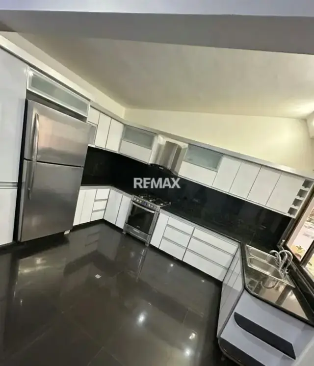 Moderna y Amplia casa en urb privada la floresta