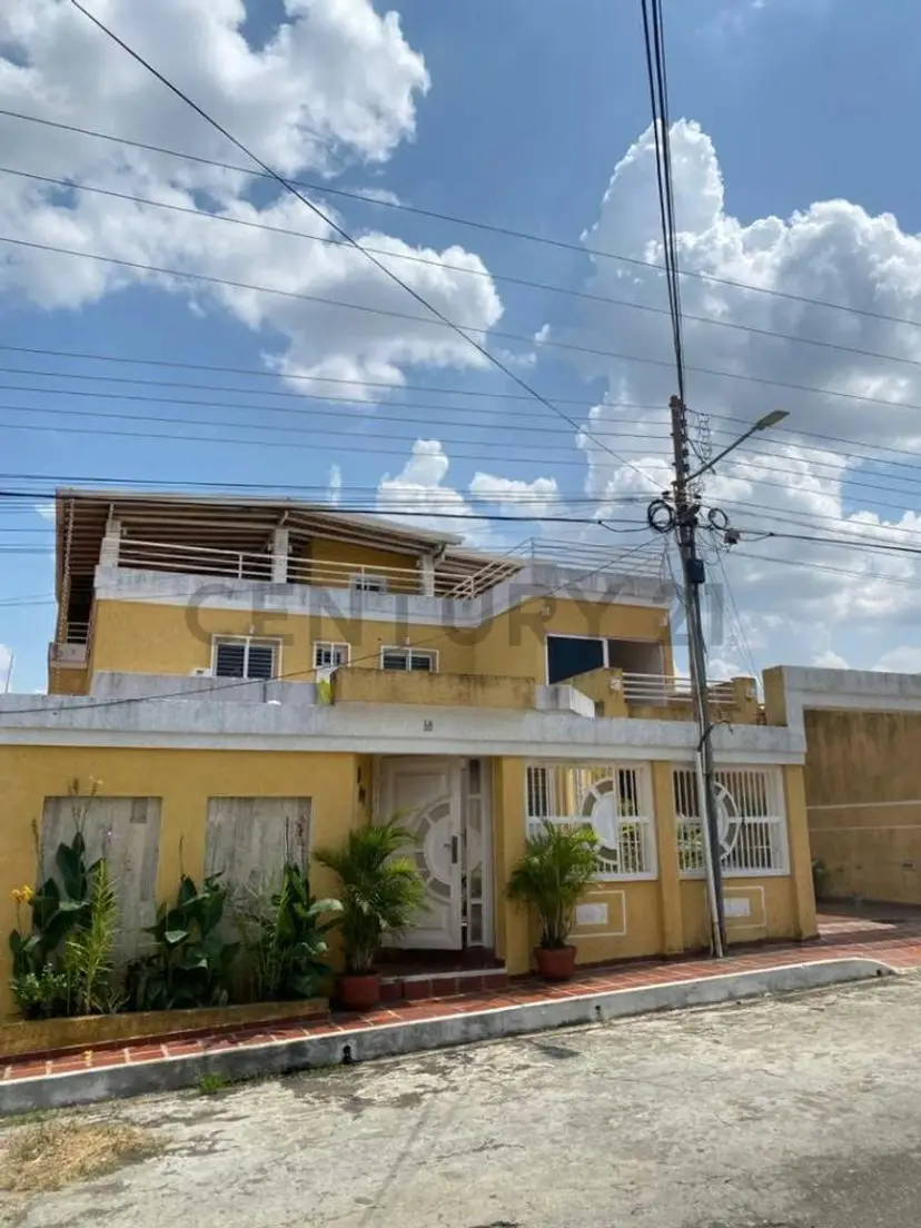 Hermosa casa de 3 Niveles ubicada en Alto Barinas Sur