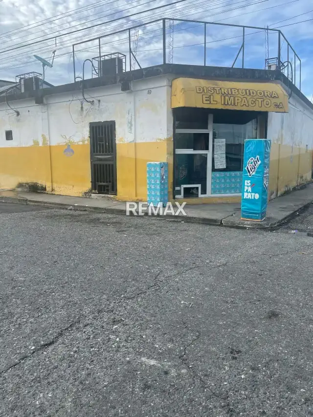 En venta local y fondo de comercio Licoreria el Impacto
