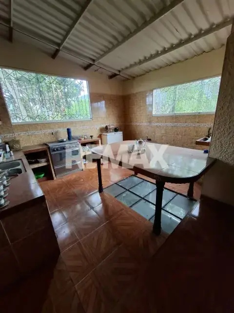 Venta de Amplia casa con apartamento y obra en Gris en Carvajal - Sector el Hombre del Anillo