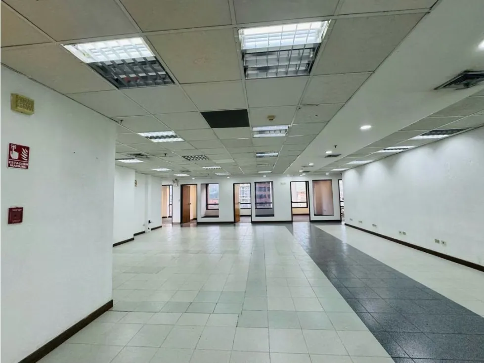 Se alquila oficina 431m2 Chacao - 2