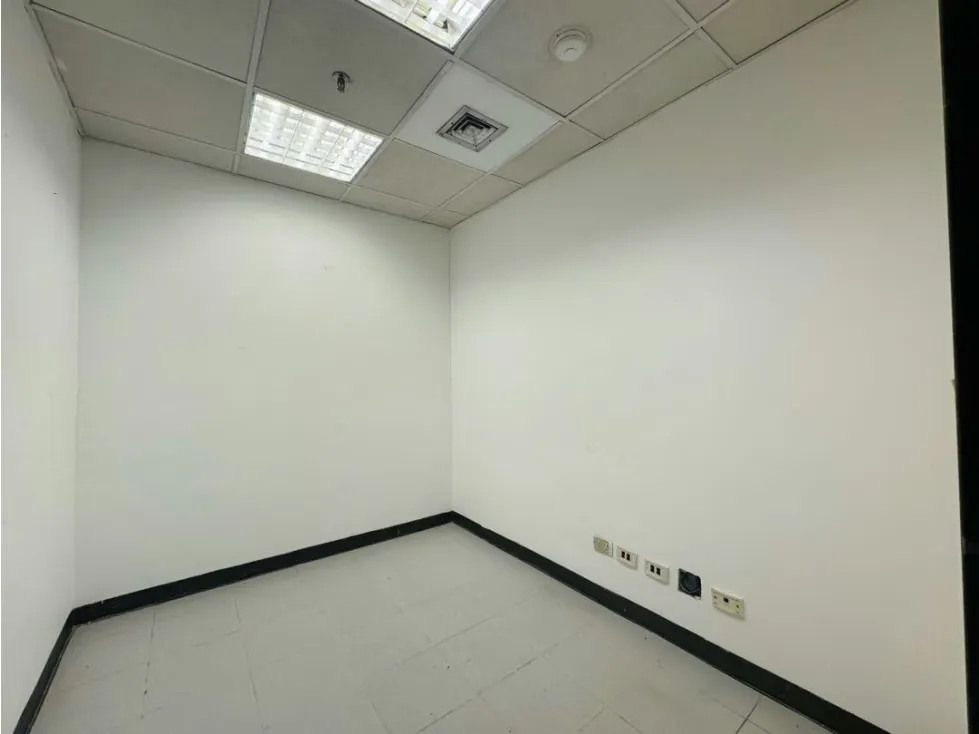Se alquila oficina 431m2 Chacao - 16