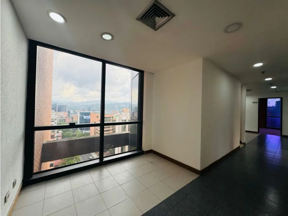 Se alquila oficina 431m2 Chacao - 8