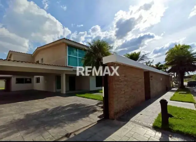 Venta de Casa Guataparo Country Club
