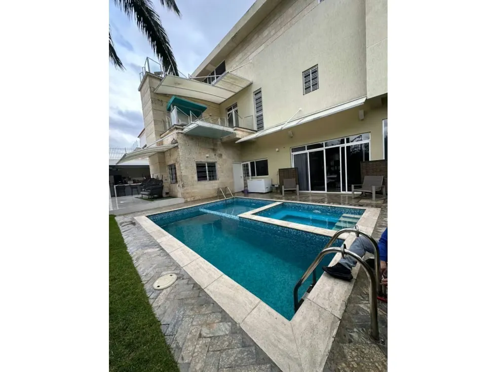 Casa en venta 1300m², Santa Paula - 12