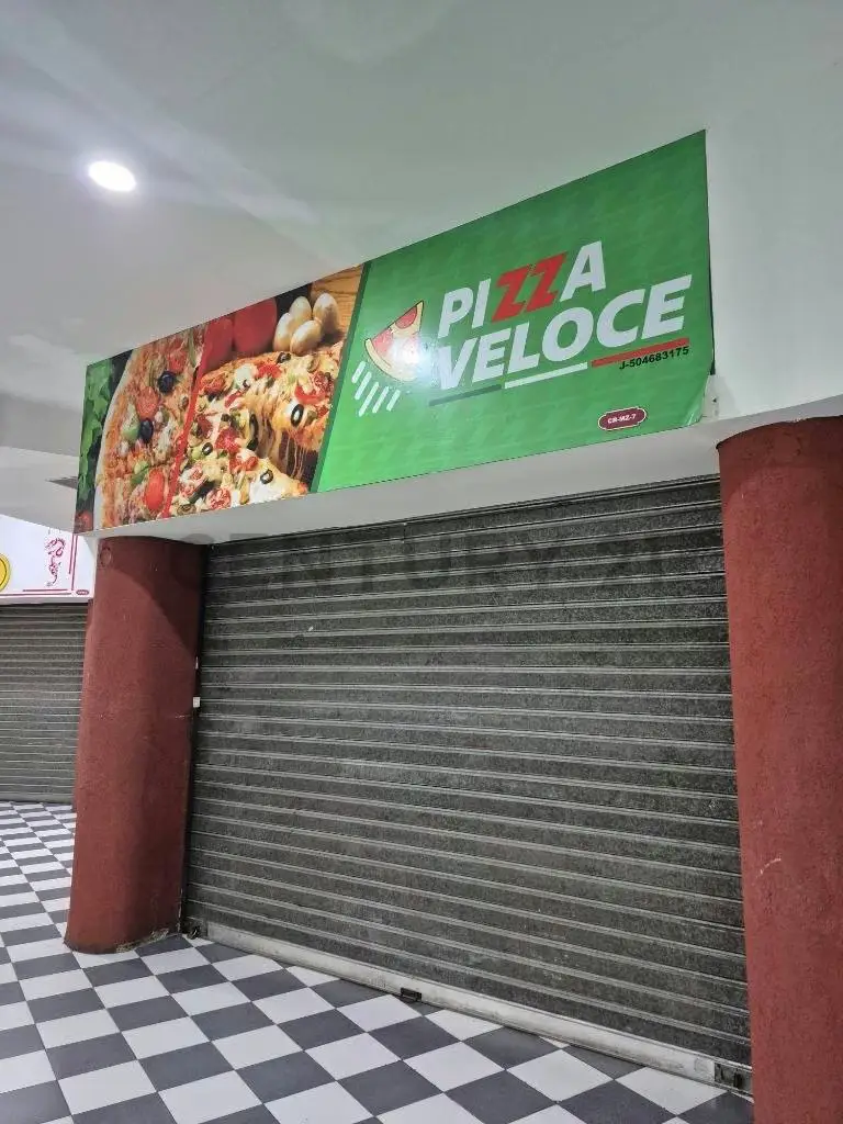 Local 72m2 en Feria C.C. Puente Real: Listo para Operar