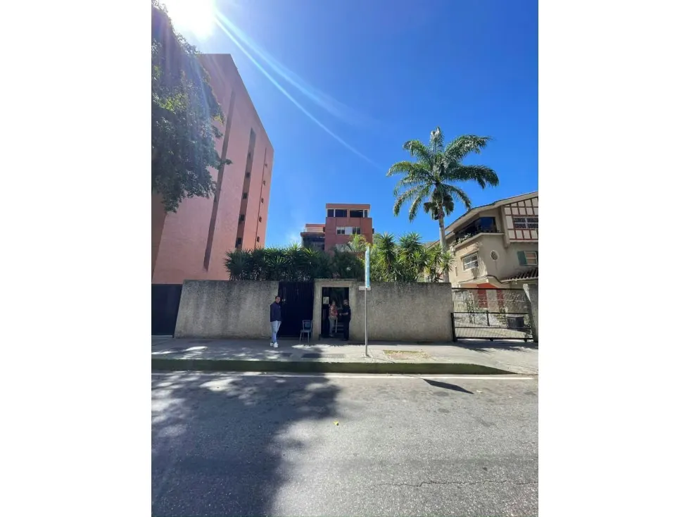 Se alquila oficina 185m² 2h/3b/2p Las Mercedes