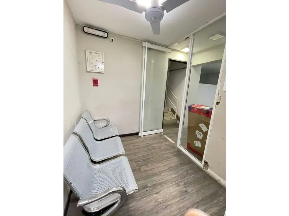 Se alquila oficina 185m² 2h/3b/2p Las Mercedes - 2