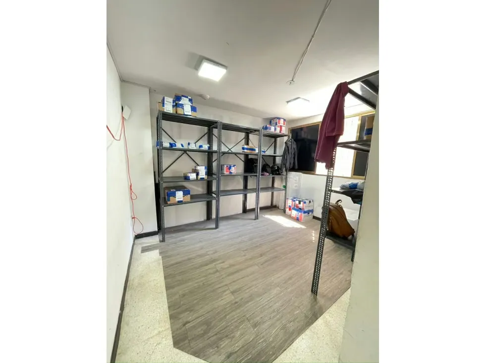 Se alquila oficina 185m² 2h/3b/2p Las Mercedes - 4