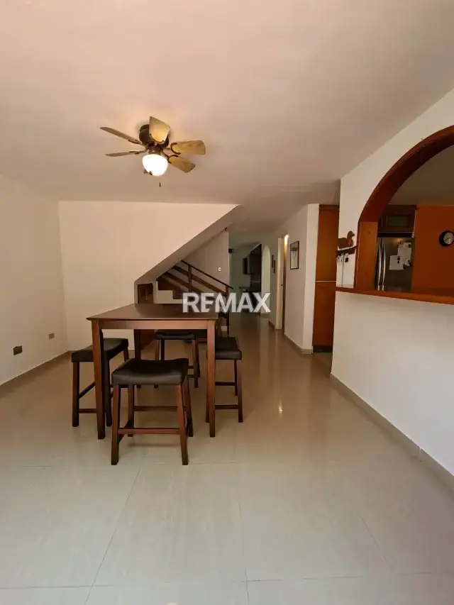 TOWNHOUSE EN VENTA EN LA ENTRADA NAGUANAGUA