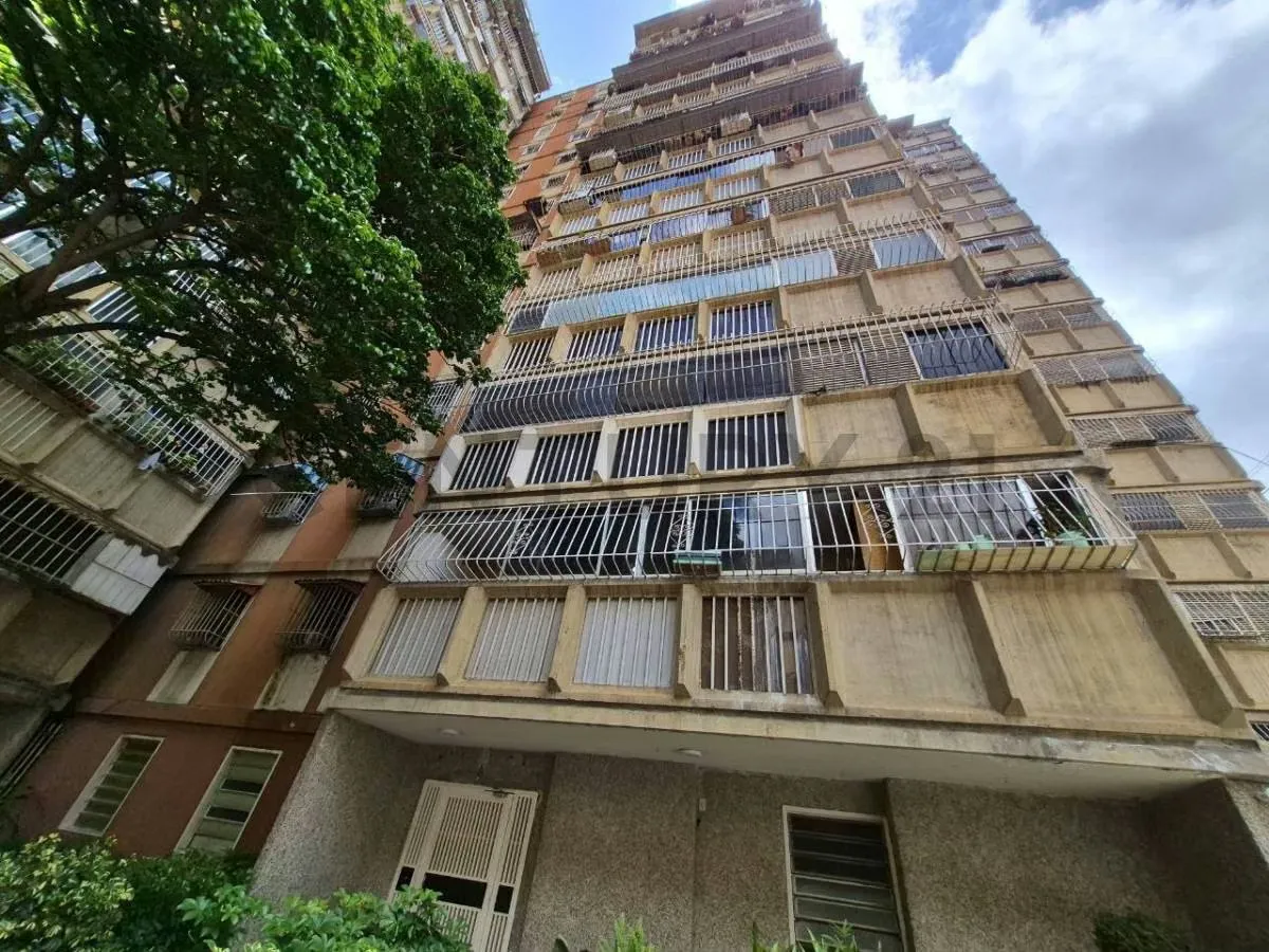 Apartamento listo para habitar, en Urb. Las Clavelinas. Macaracuay. - 2