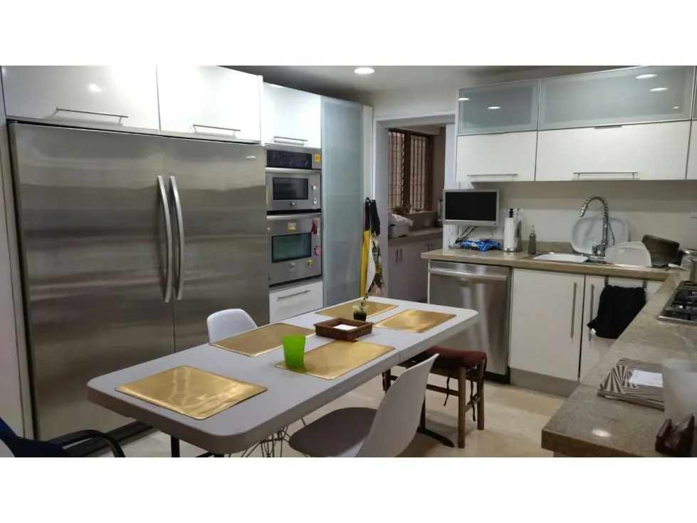 Se vende PB 360m2 3h/4b/2pe Los Samanes 4279 - 3