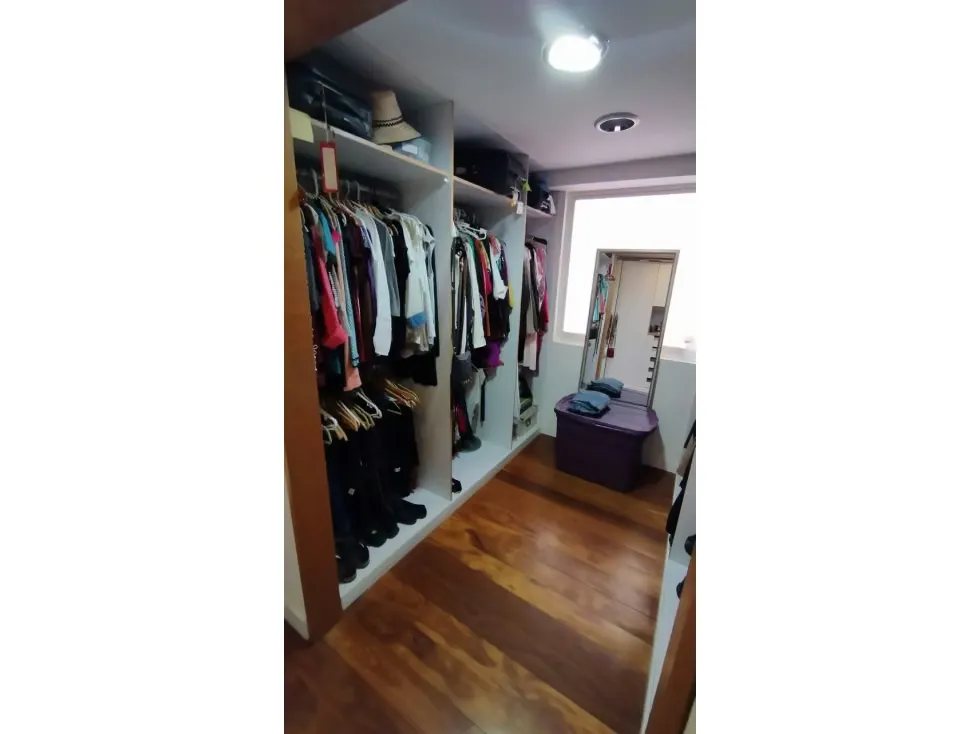Se vende PB 360m2 3h/4b/2pe Los Samanes 4279 - 8