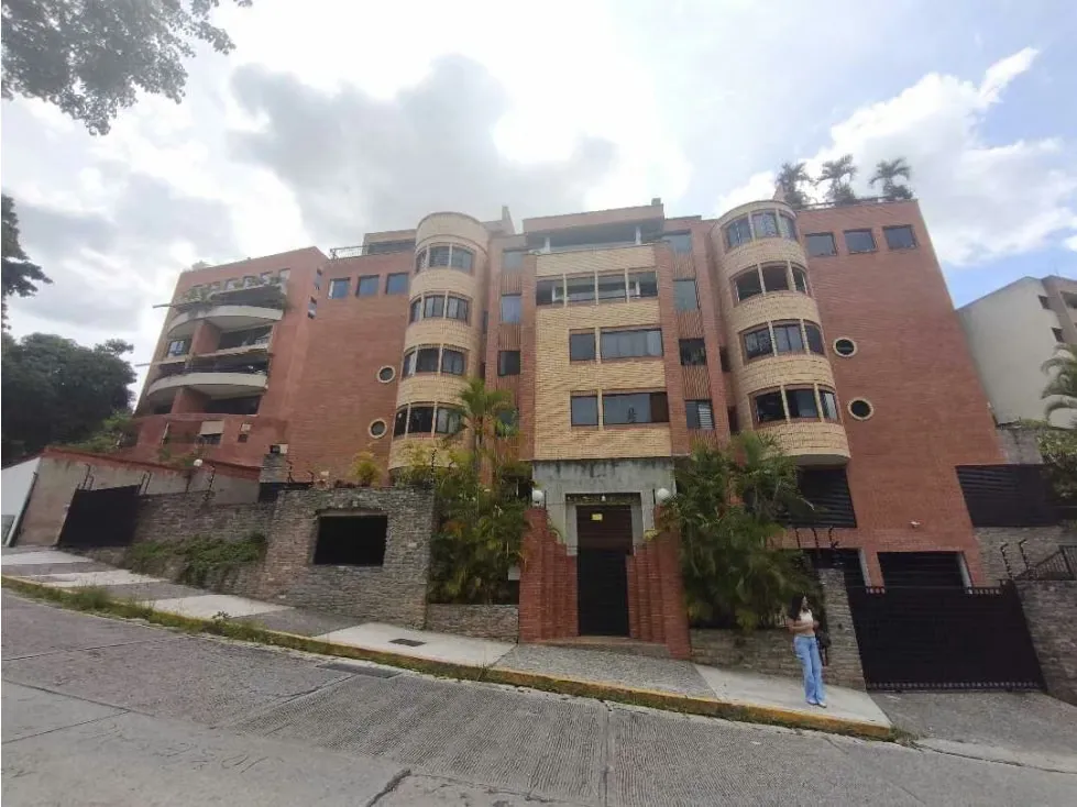 Se alquila apartamento Ph 217m2 Las Mercedes 2651