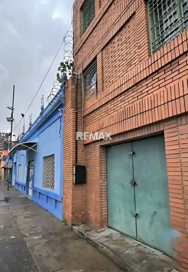 SE VENDE LOCAL COMERCIAL A PIE DE CALLE EN EL DISTRIBUIDOR SAN BLAS DE VALENCIA