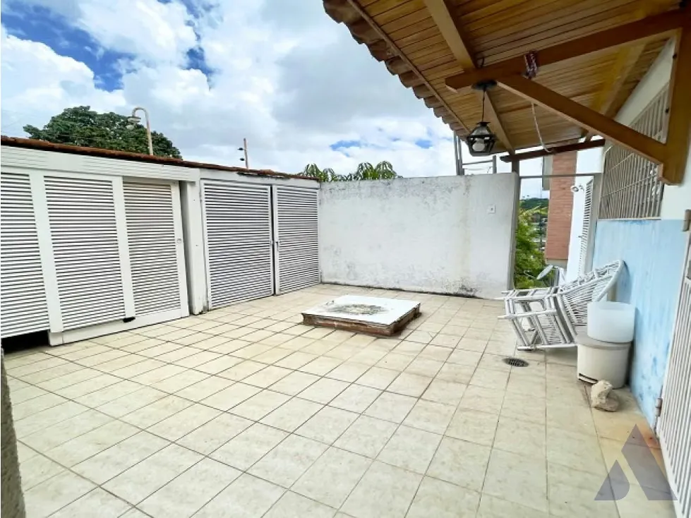 Se vende casa 311m2 Prados del Este 5137 - 28