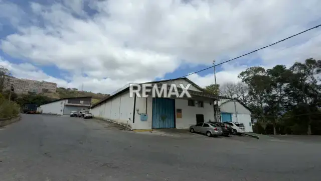 VENTA DE EXCLUSIVO GALPÓN INDUSTRIAL CON OFICINAS CORPORATIVAS - ZONA INDUSTRIAL EL ENCANTADO