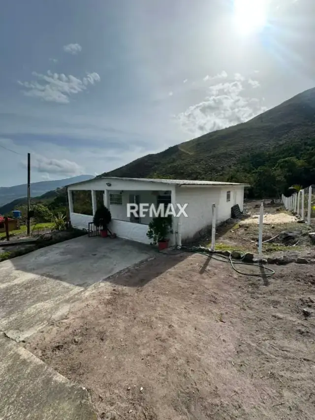 CASA EN VENTA EN BOROTA