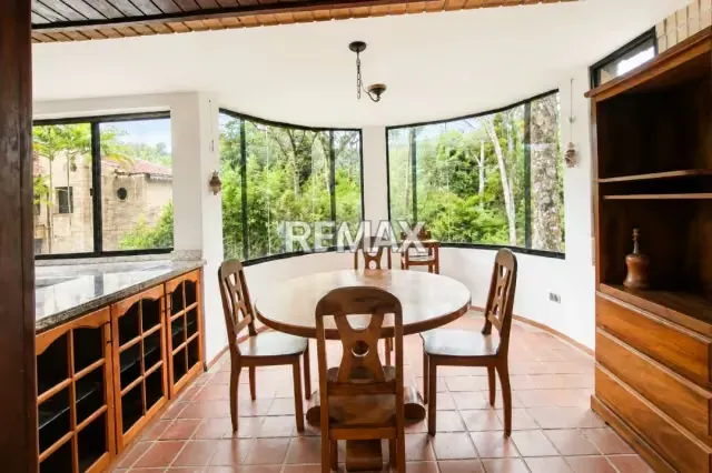Casa en venta con financiamiento Urb Monte Claro Laguna, 500Mt2,4H,5B,6E 26-54 - 5