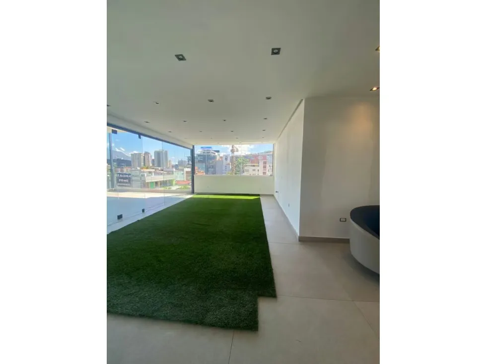 Local en venta o alquiler 310m², Calle Madrid