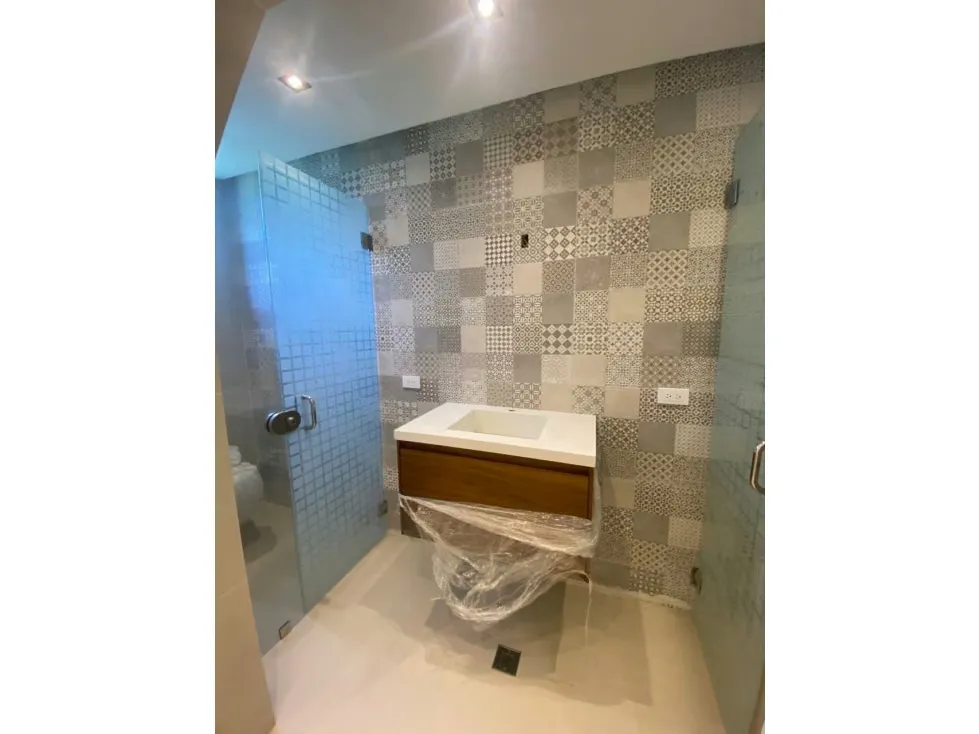 Local en venta o alquiler 310m², Calle Madrid - 5