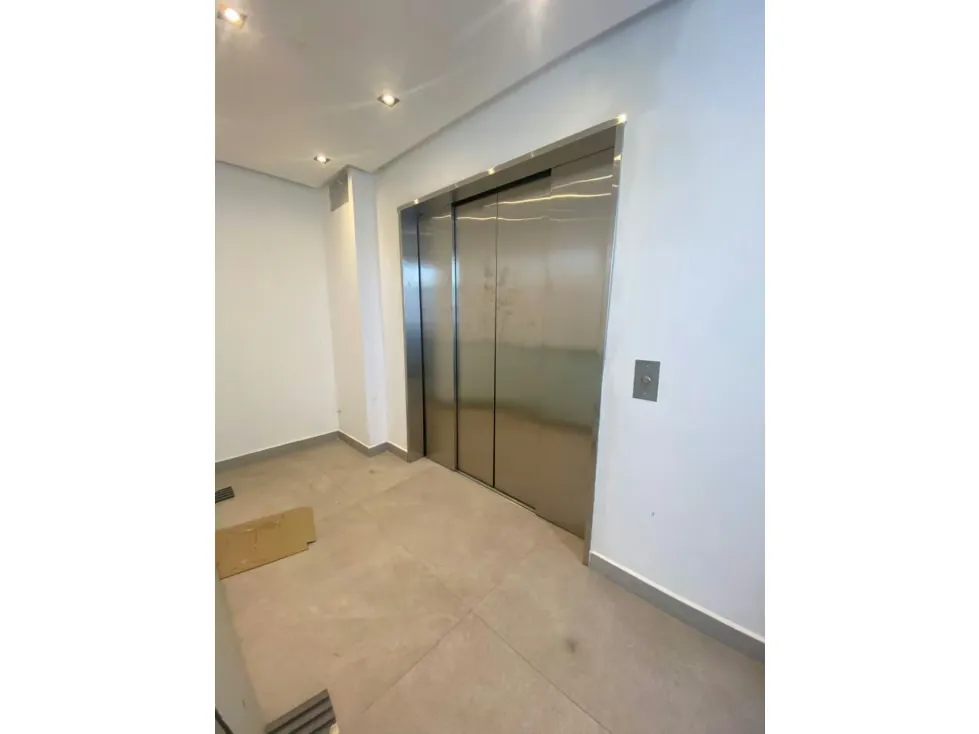 Local en venta o alquiler 310m², Calle Madrid - 6