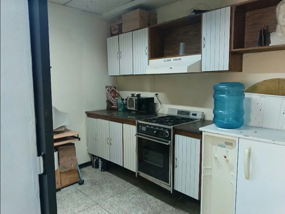 OFICINA AV. LECUNA FRENTE TEATRO MUN. 71 M2, 3 CUBICULOS 1 BAÑO - 3