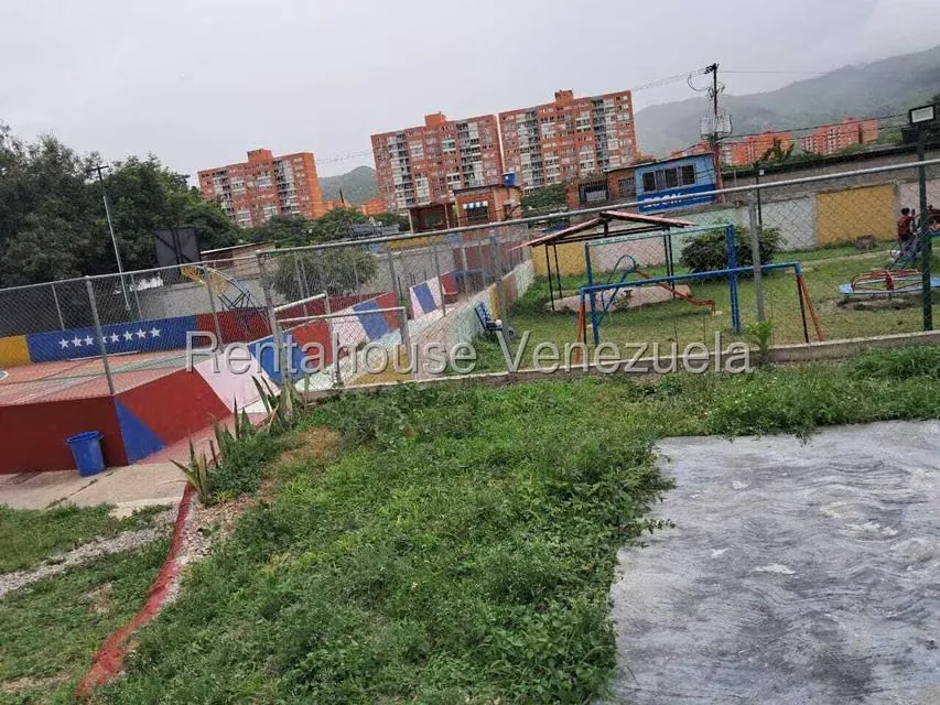 Apartamento (1 Nivel) en Venta en El Valle, Distrito Metropolitano - 12
