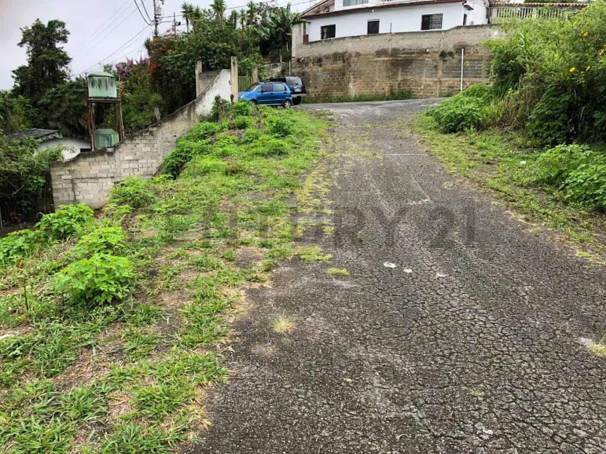 HA-TERRENO EN VENTA URB. Araguaney, en el Junquito 874 M2 - 16
