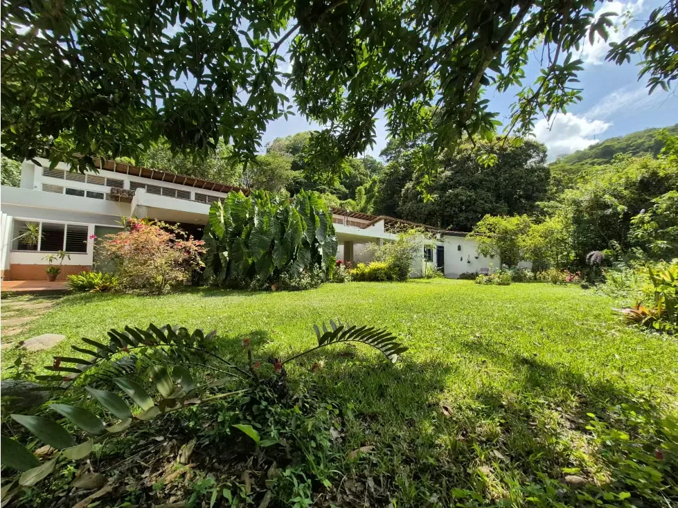 Vendo Fabulosa casa en calle cerrada 3.000m2Terreno Los Campitos 7241 - 36